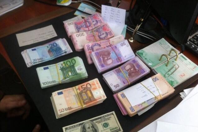 Торговцы из тени: ГФС поймала продавцов фруктов на неуплате 3,4 млн грн налогов