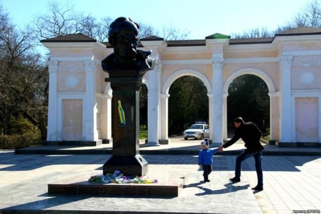 Оккупанты не позволили крымчанам почтить память Тараса Шевченко