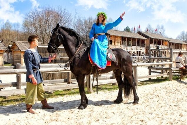 В 'Парке Киевская Русь' на выходных покажут породистых лошадей, начнут праздновать Масленицу и будут поздравлять женщин