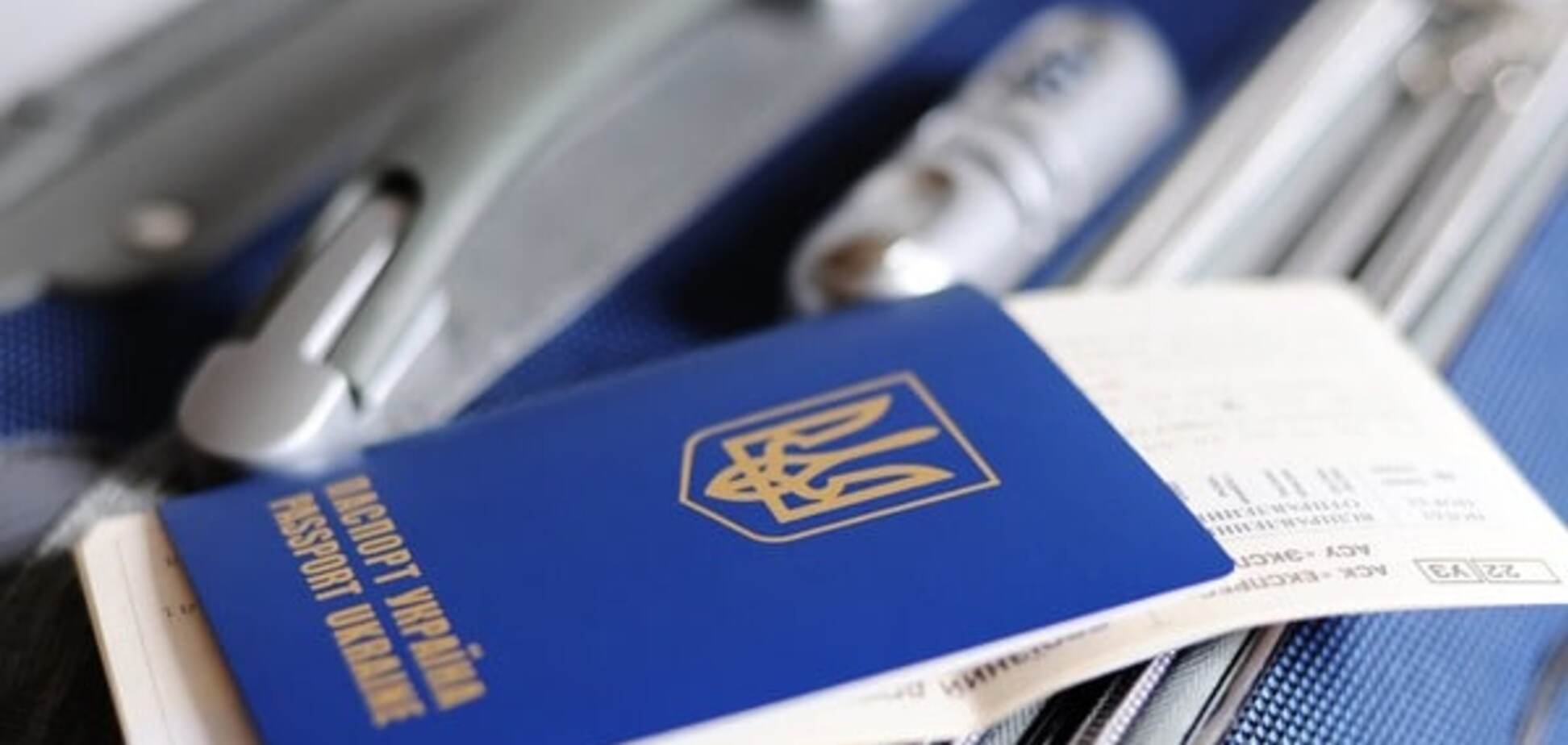 Порошенко предложили лишить депутатов диппаспортов за провал безвизового режима