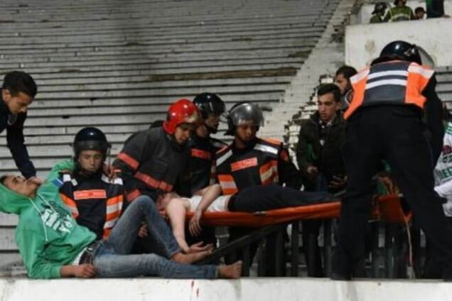 Три футбольных болельщика погибли в массовой драке в Марокко: видео трагедии