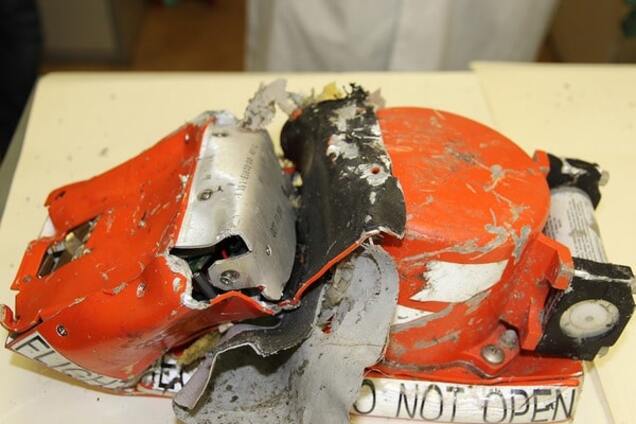 Гибель самолета в Ростове: эксперты обнаружили сильные повреждения 'черных ящиков'. Опубликованы фото