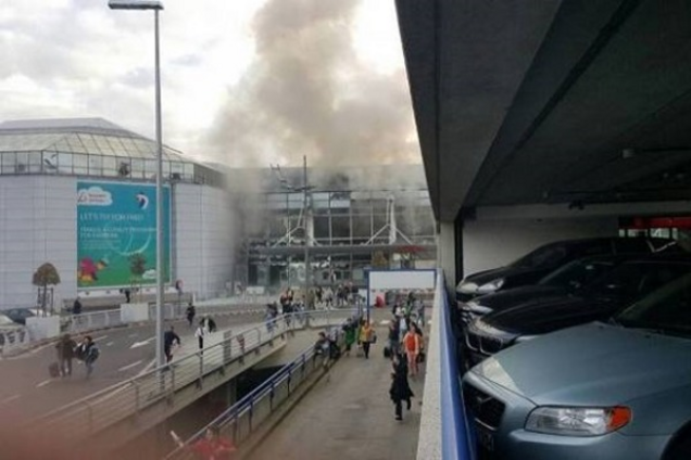 На месте взрывов в Брюсселе нашли три пояса смертников