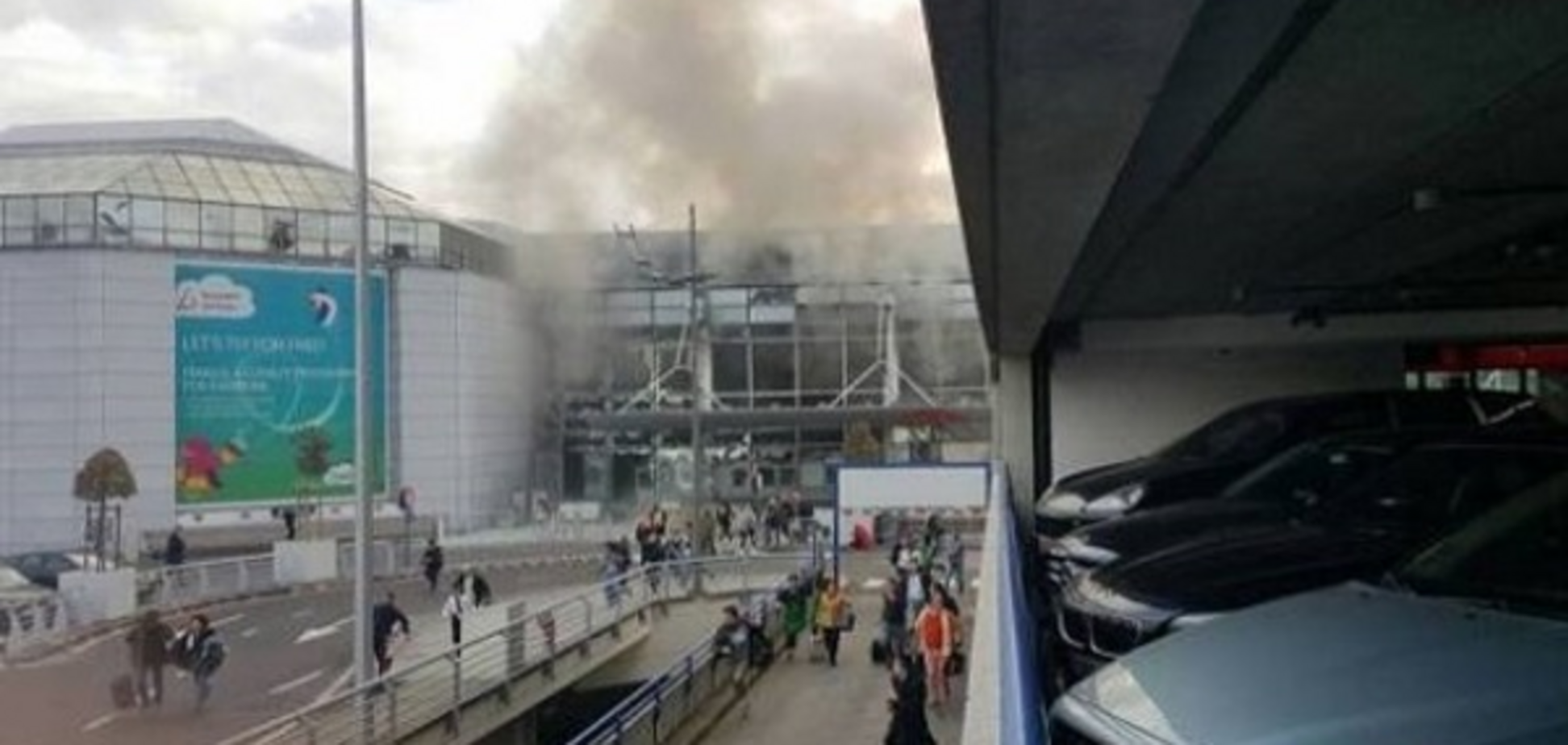 На місці вибухів у Брюсселі знайшли три пояси смертників