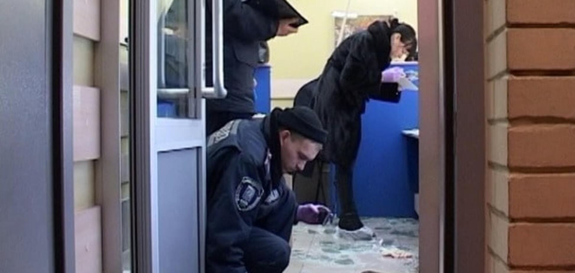 У Києві скоєно розбійний напад на ювелірку: опубліковані фото і відео