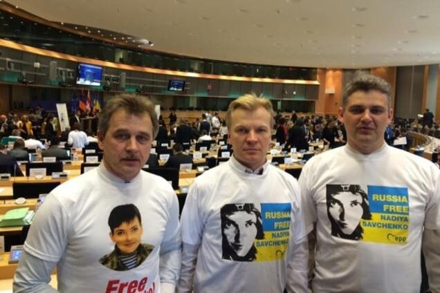 Белорусские оппозиционеры устроили флешмоб в поддержку Савченко: фотофакт