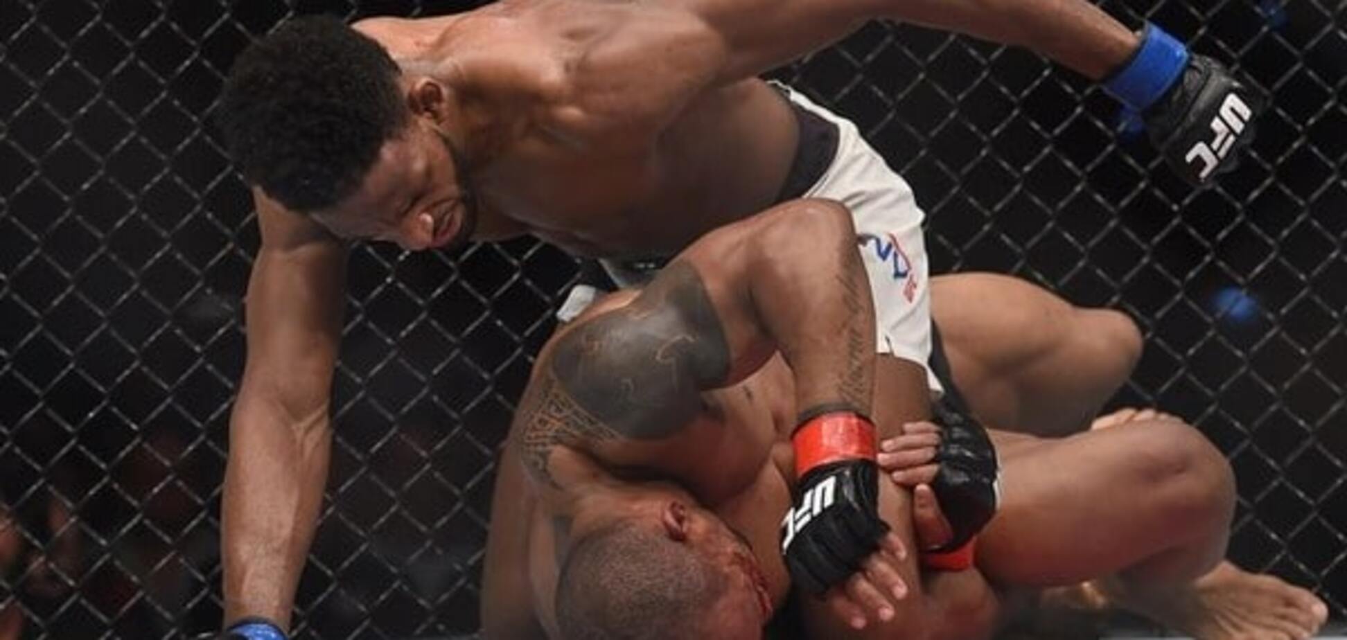 Побиття року. Боєць UFC пропустив більш ніж 100 ударів у голову: жорстке відео
