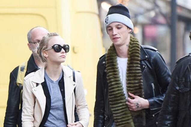 Лили-Роуз Депп с бойфрендом