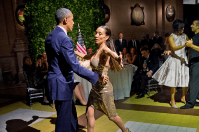 Барак Обама танцует