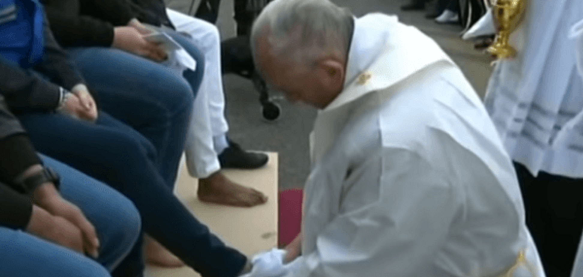 Папа Франциск помив ноги мігрантам-мусульманам: відеофакт