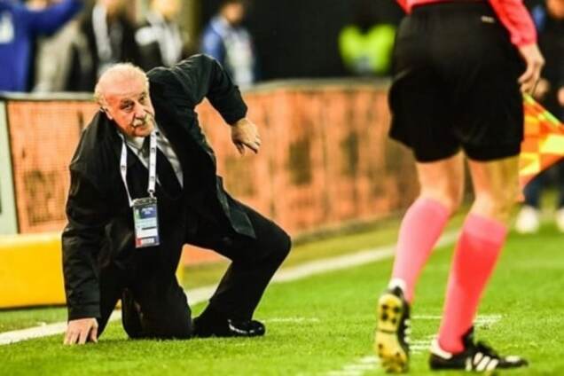 Судья отправил в 'нокдаун' тренера сборной Испании: видео курьеза