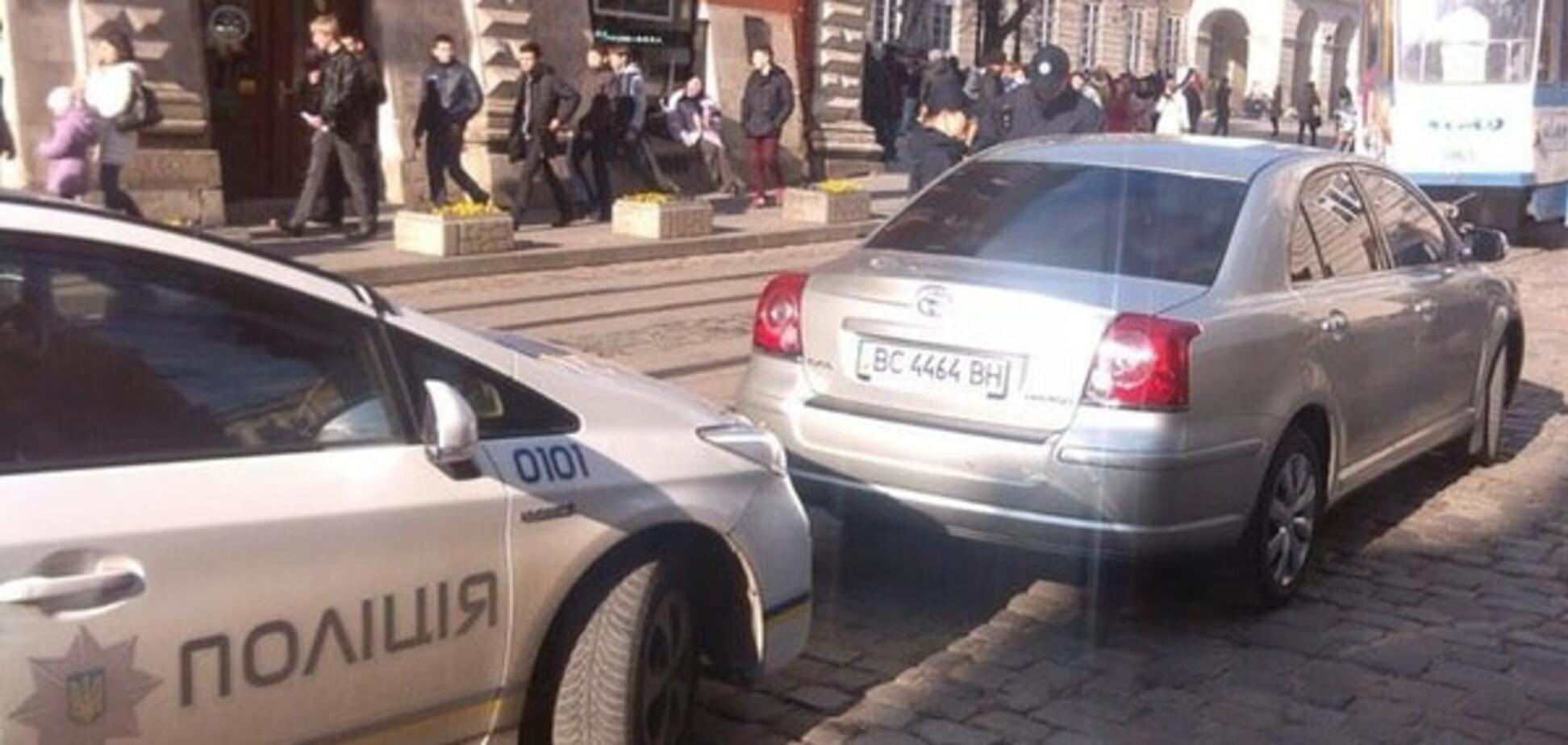 Висадив мера на рейки: львівська поліція оштрафувала водія Садового