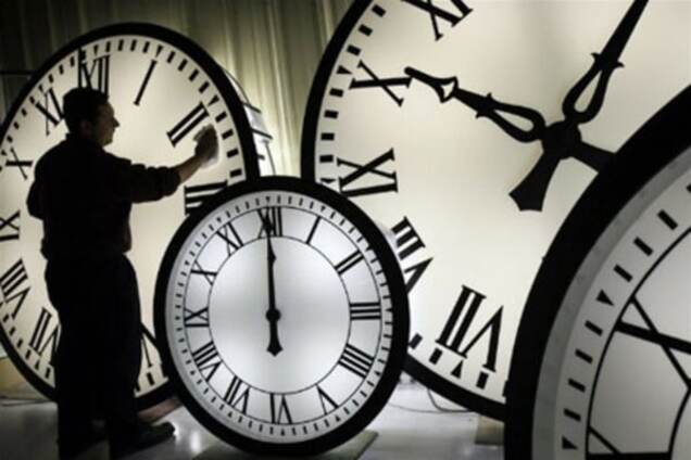 Відмова від сезонного переведення годинників: ЄС назвав крайній термін