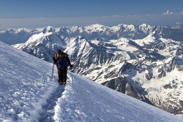 Украинский альпинист сорвался на высоте 5300 метров на Эльбрусе