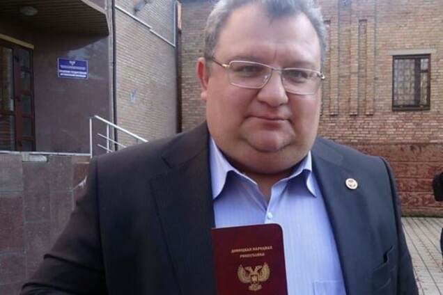 Игорь Мартынов с паспортом \'ДНР\'