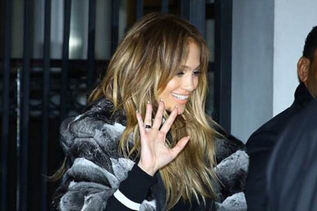 Дженніфер Лопес оновила гардероб у московських бутіках