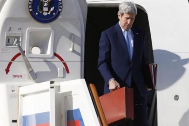 Связь между чемоданом Керри и истерикой Пескова