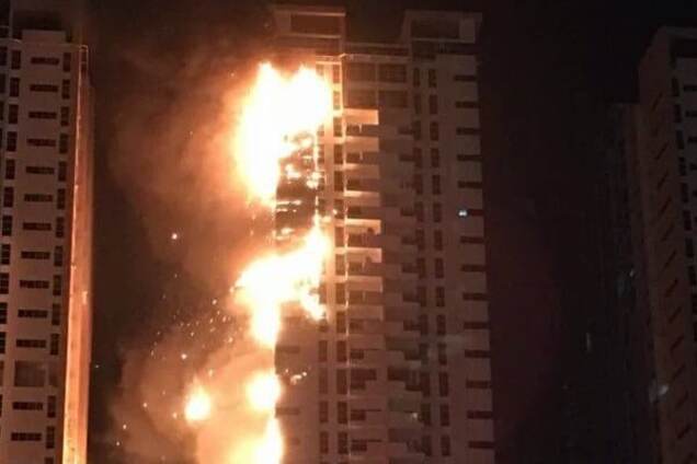 У Дубаї масштабна пожежа охопила два хмарочоси. Опубліковано відео