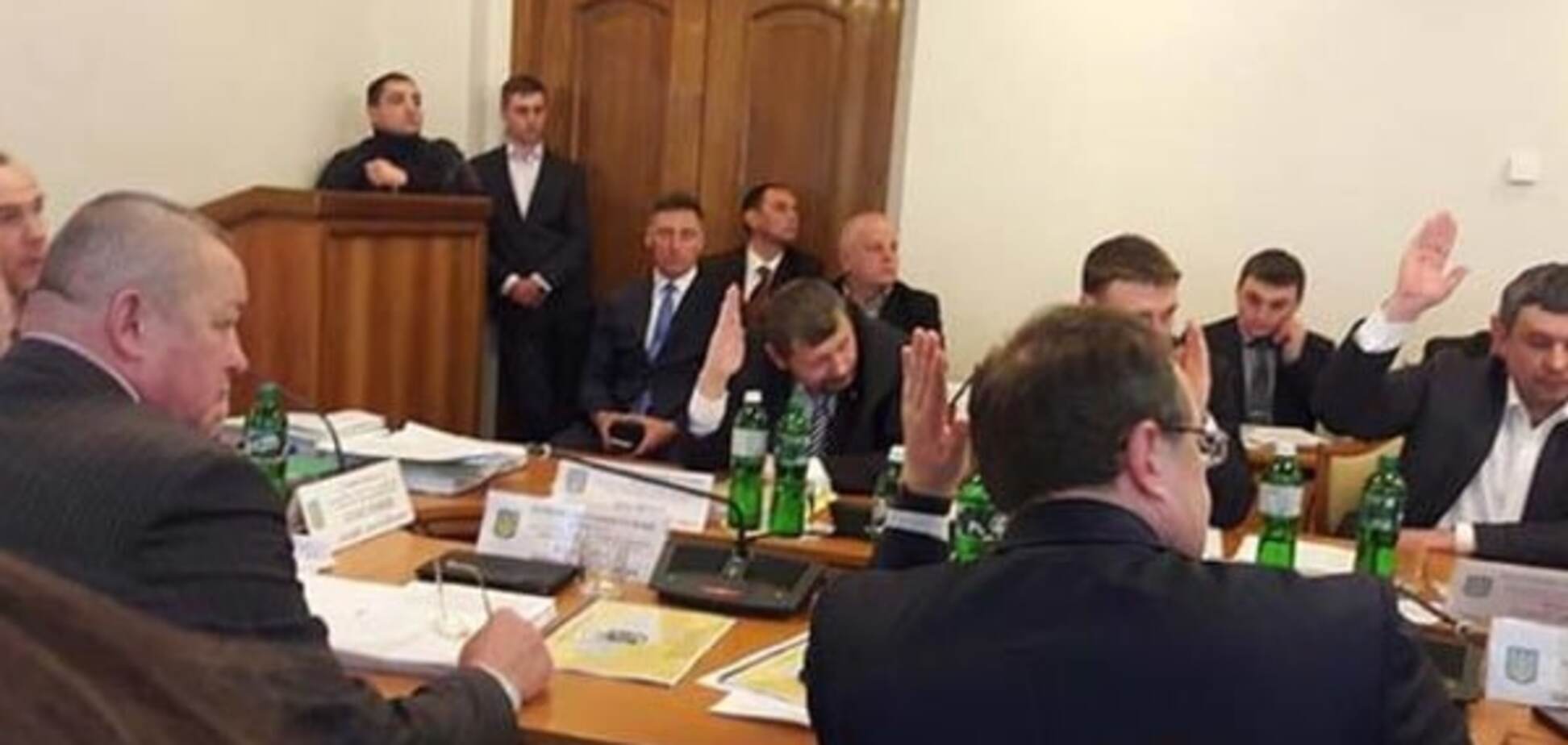 Боротьба з 'бурштиновою мафією' переходить з копалень у владні кабінети