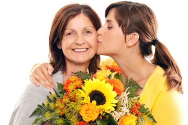 Что подарить маме на 8 Марта: список идей