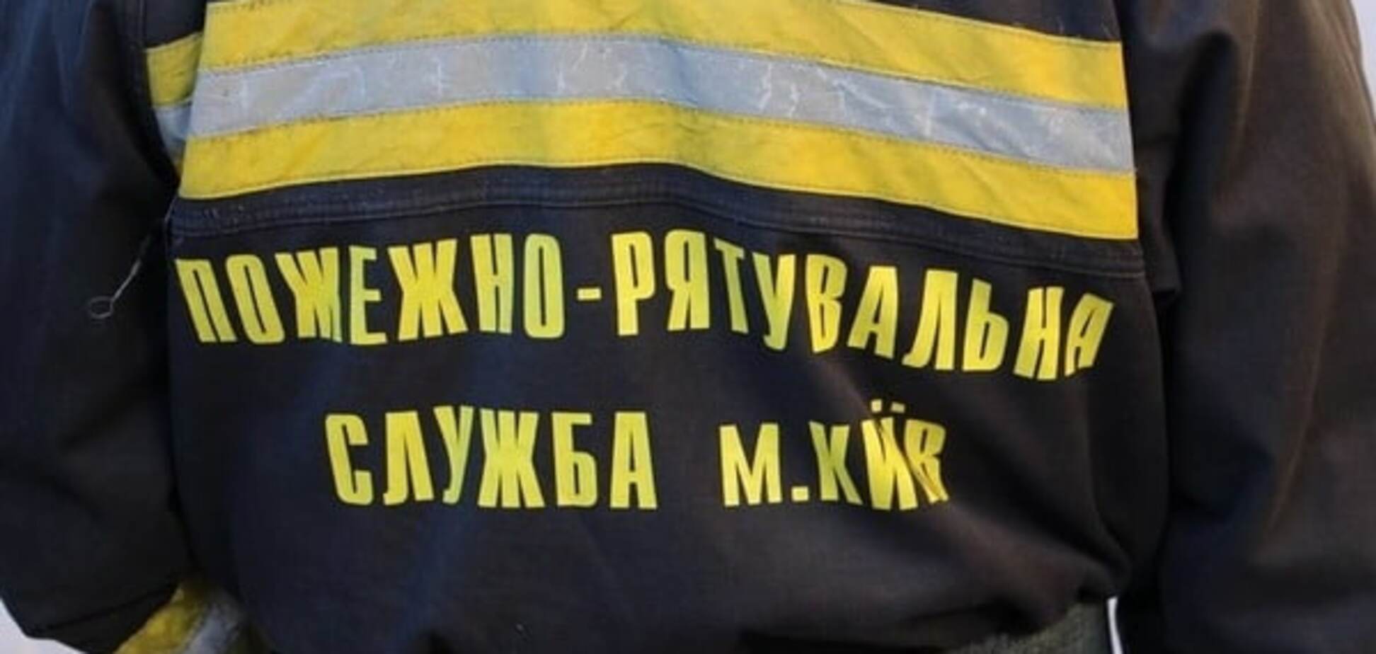 В Киеве ночью загорелся микроавтобус