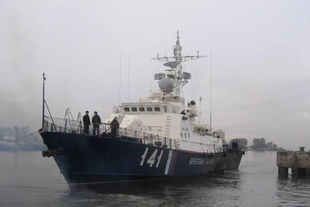 Біля Маріуполя помітили російський військовий корабель