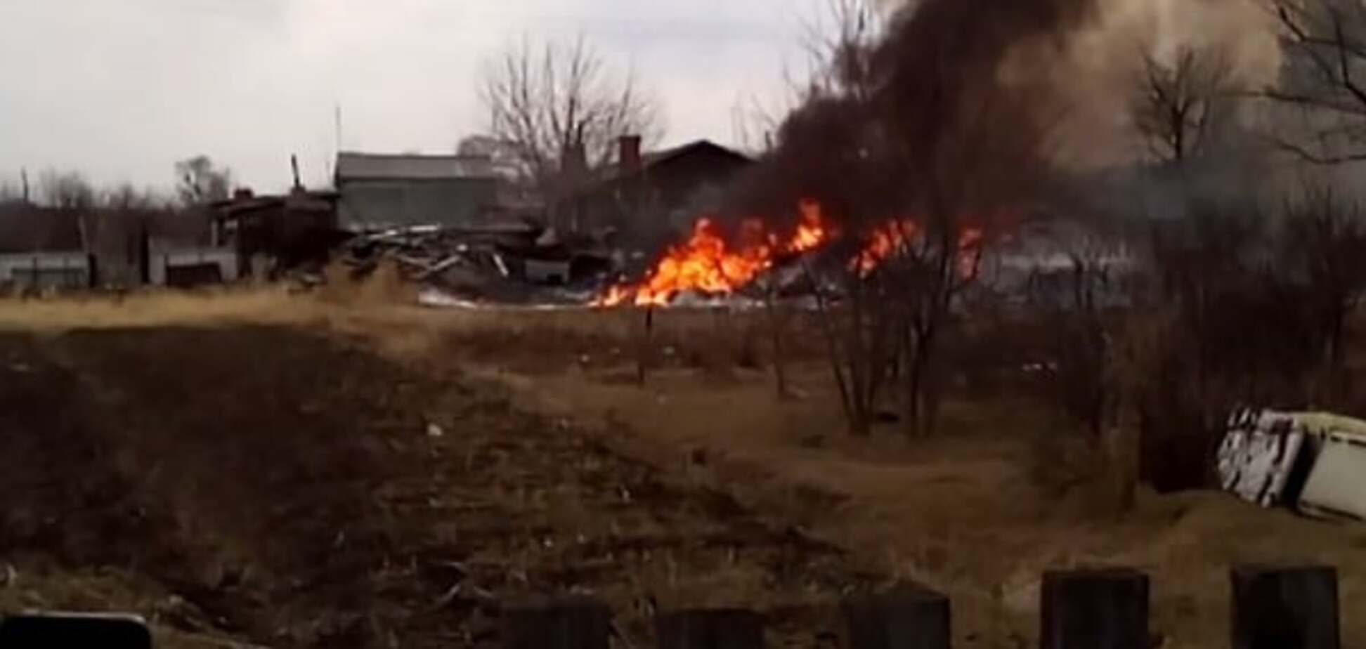 У Росії на приватний сектор упав військовий літак: опубліковано відео