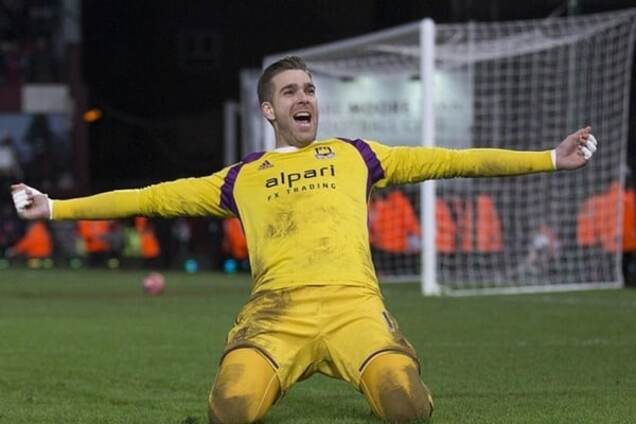 Испанский вратарь забил уникальный гол, пробежав с мячом через все поле: необычное видео