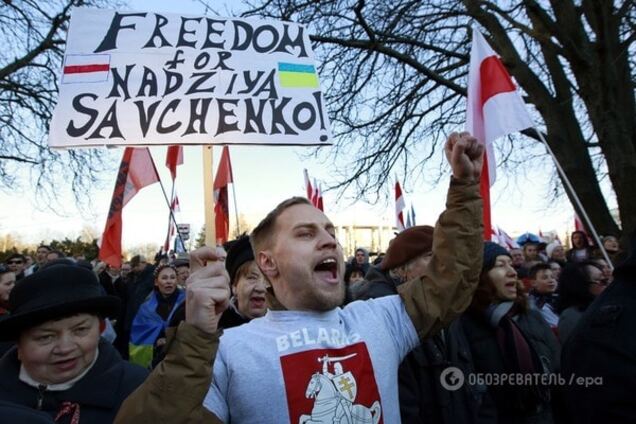 Порошенко ввел в действие решение СНБО о санкциях против лиц из 'списка Савченко'