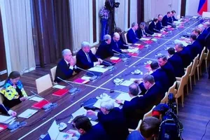 Помічниця Путіна прийшла на засідання Радбезу в кольорах українського прапора. Фотофакт