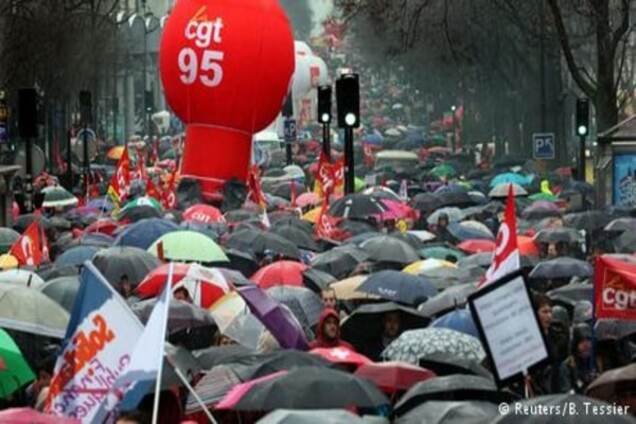 Протести у Франції: сотні тисяч демонстрантів і сутички з поліцією