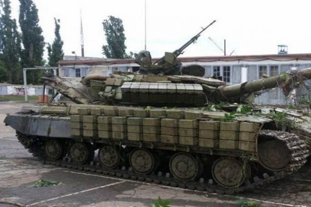 Террористы обживаются: беспилотник обнаружил 11 танков в жилом районе Донецка