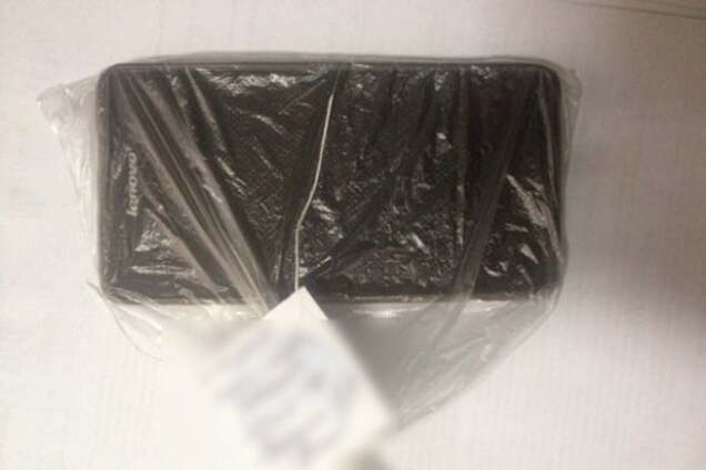 В киевском метро школьник нагло украл у пассажира телефон