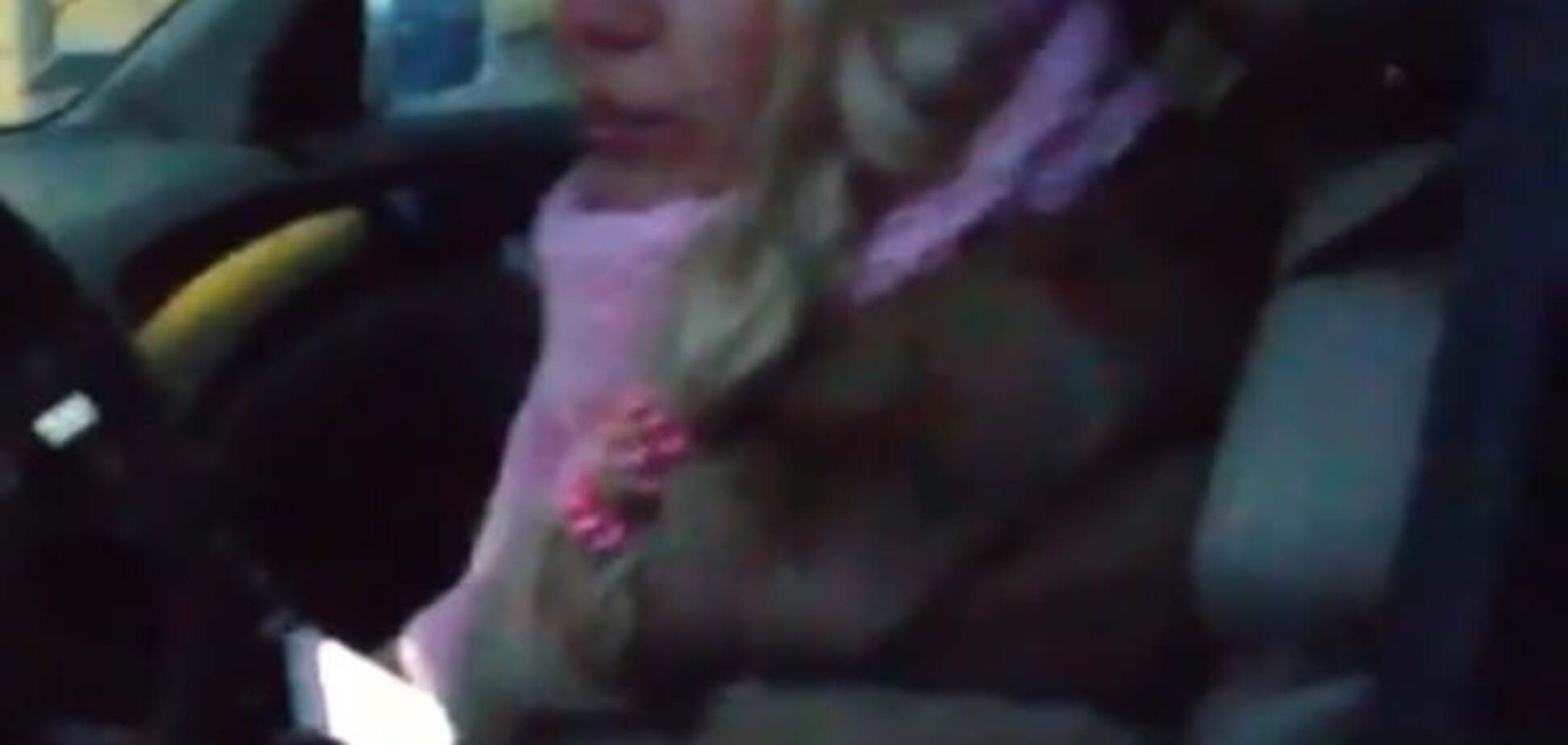 'Я сейчас вызову телевидение!': в Киеве патруль задержал блондинку на джипе