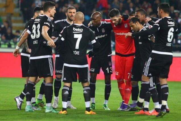 Вратарь сборной Украины снова провалил матч за турецкий клуб