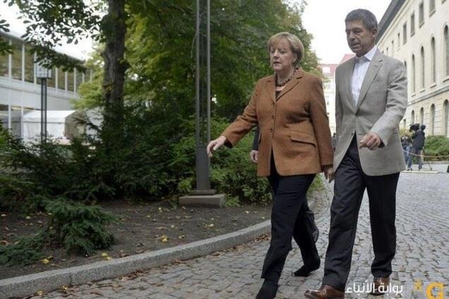 Аж 2 охранника и назойливые туристы: в сети показали дом Ангелы Меркель. Фотофакт