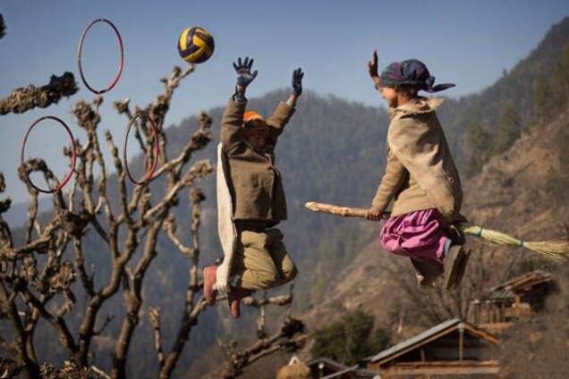 Не хуже Поттера: фотограф показал, как в Индии играют в квиддич