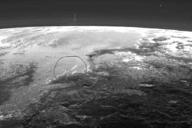 На Плутоне засняли облака: фотофакт