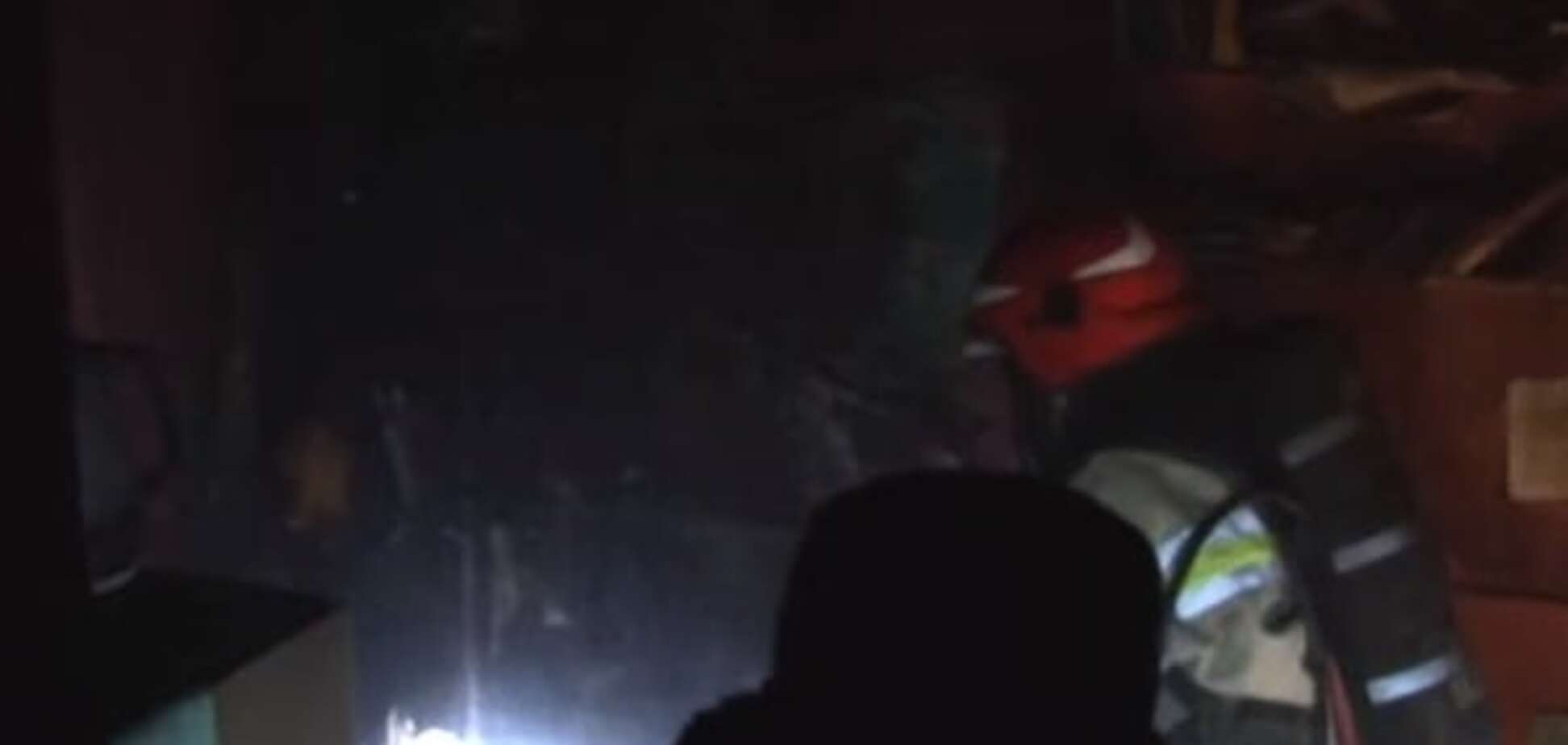 Во Львове ночью горело общежитие: эвакуировали десятки человек