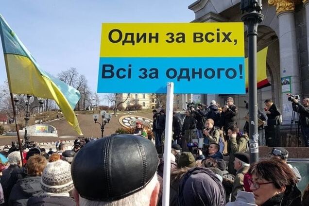 Кто устроил манипуляции на акции в поддержку Савченко