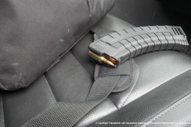 Сработала служебная собака: на границе с Крымом задержали авто с боеприпасами