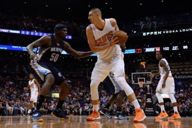 Украинский баскетболист покуражился в матче НБА: эффектное видео