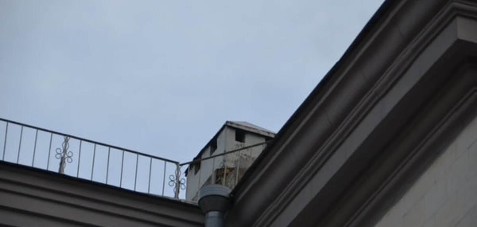 Посольство России в Киеве во время протестов жгло документы - активисты