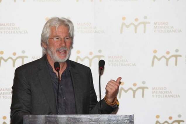 Ричард Гир ввязался в политический скандал перед выборами в США