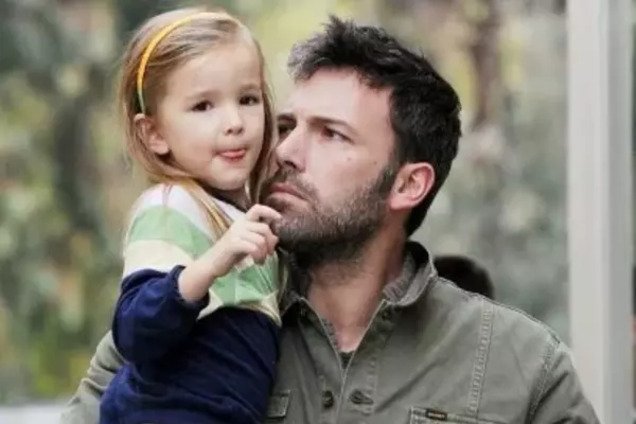 Отцовская любовь: заботливые голливудские звезды со своими малышами