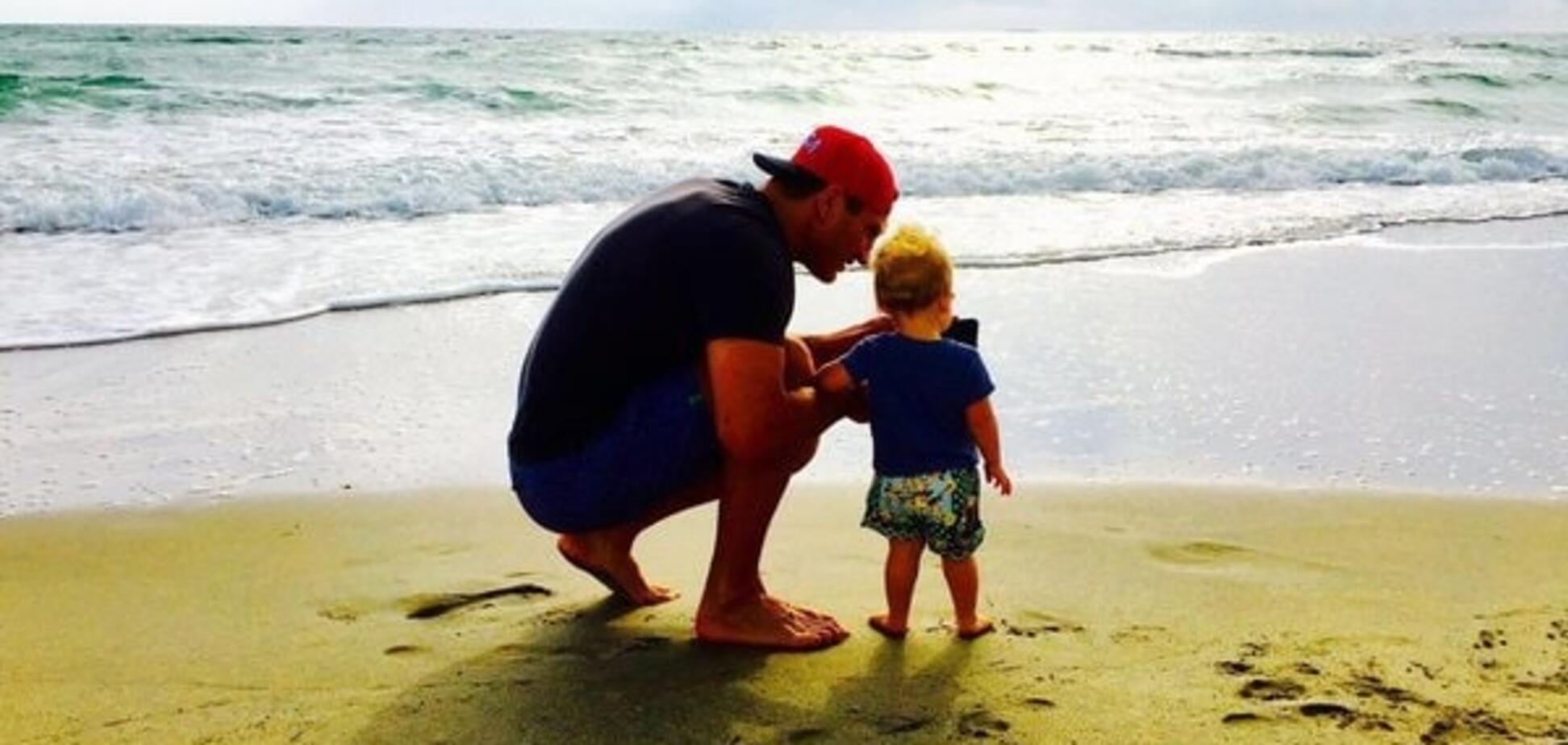 Кличко прогулялся с дочерью и женой на берегу океана: яркие фото