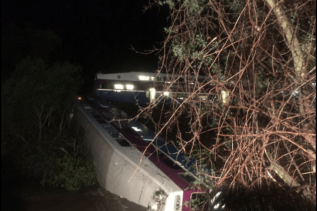 У Каліфорнії потяг зійшов з рейок: поранено 14 осіб 