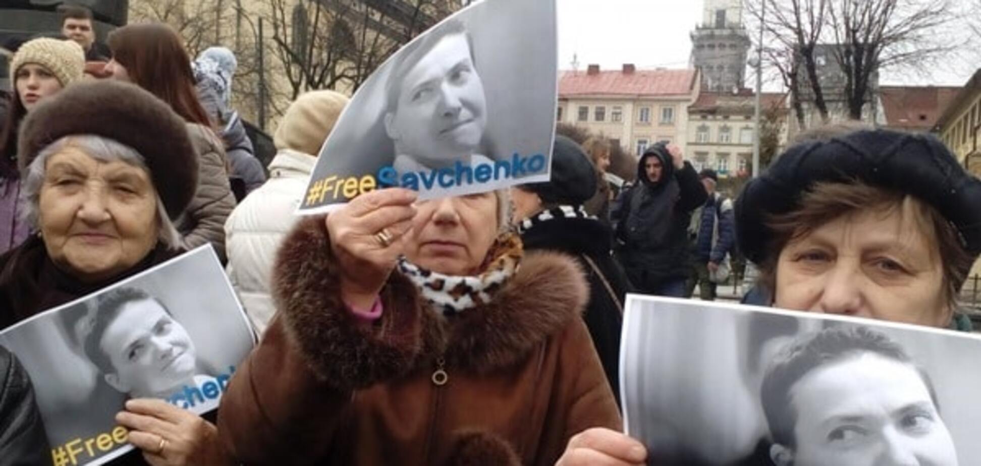 У Львові біля консульства Росії відбувся мітинг на підтримку Савченко