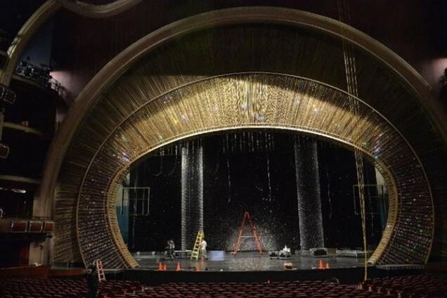 Swarovski для талантов: 9 самых грандиозных декорирований сцены церемонии 'Оскар'