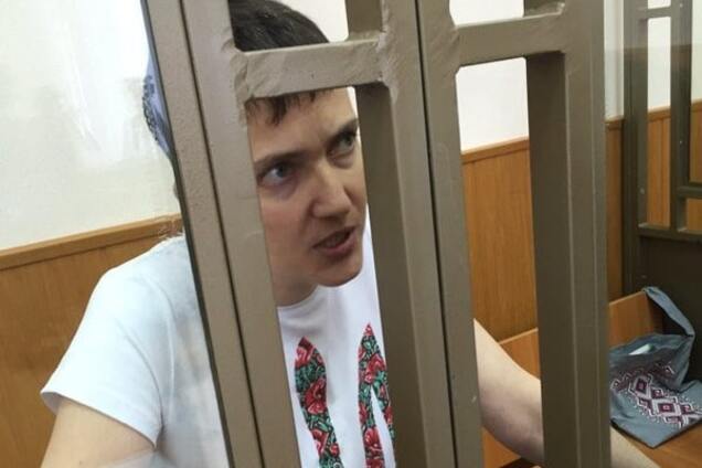 Врачей не пустили: Савченко привезли в суд Донецка. Фотофакт